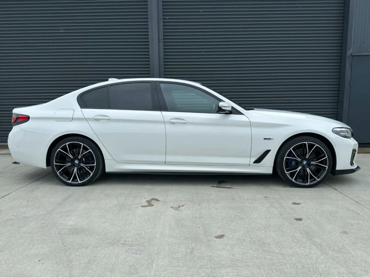 BMW 5-Series M SPORT AUTO 530E PLUG-IN-HYBRID - Image 3