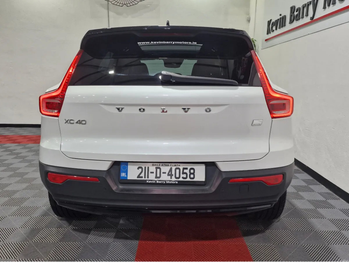 Volvo XC40 T4 R-DESIGN (PAN ROOF / MEGA SPEC) AUTO - Image 3