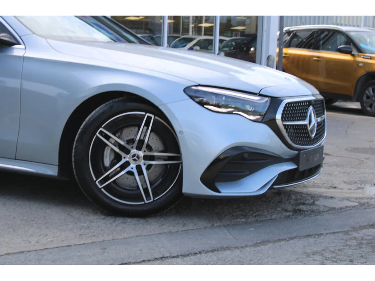 Mercedes-Benz E-Class E220D AMG Line PREMIUM - Image 3