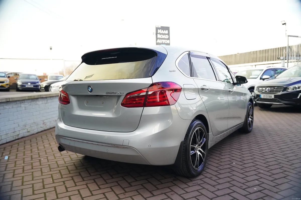 225XE LUXURY PLUS EDITION 5DR ESTATE AUTO 83000KMS - Image 4