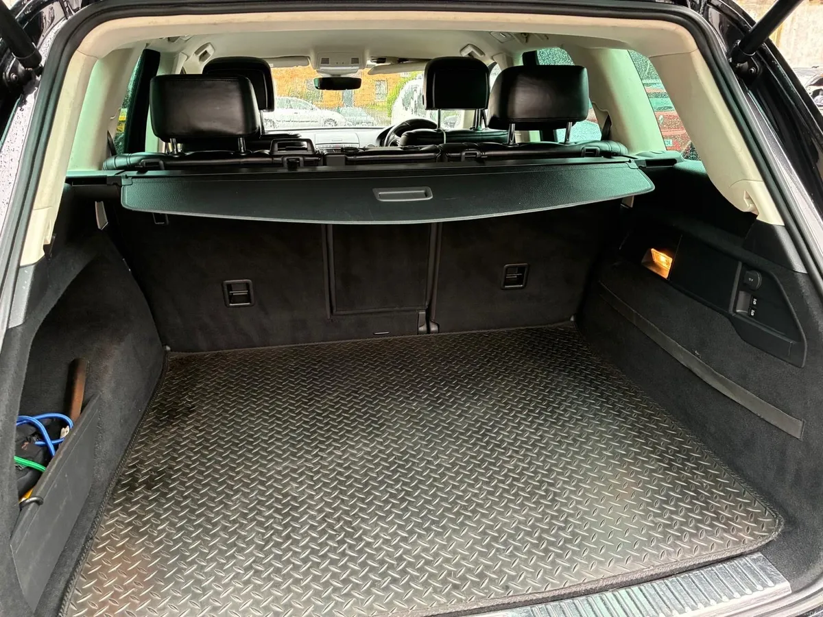 Volkswagen Toureag 5 seat commercial - Image 3