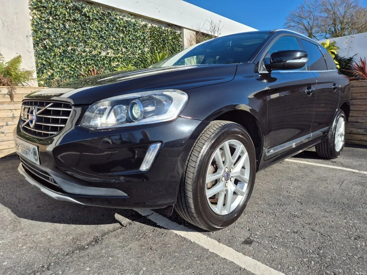 Volvo XC60 2.0 D4 CLASSIC / HIGH SPEC WITH PANORAM - Image 3