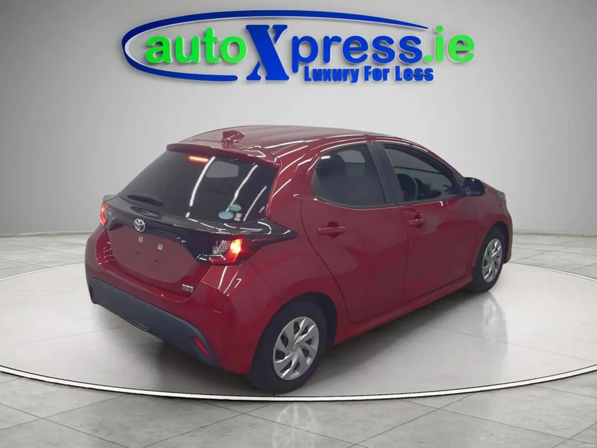 Toyota Yaris 1.5 HYBRID X Automatic, Reversing cam - Image 3