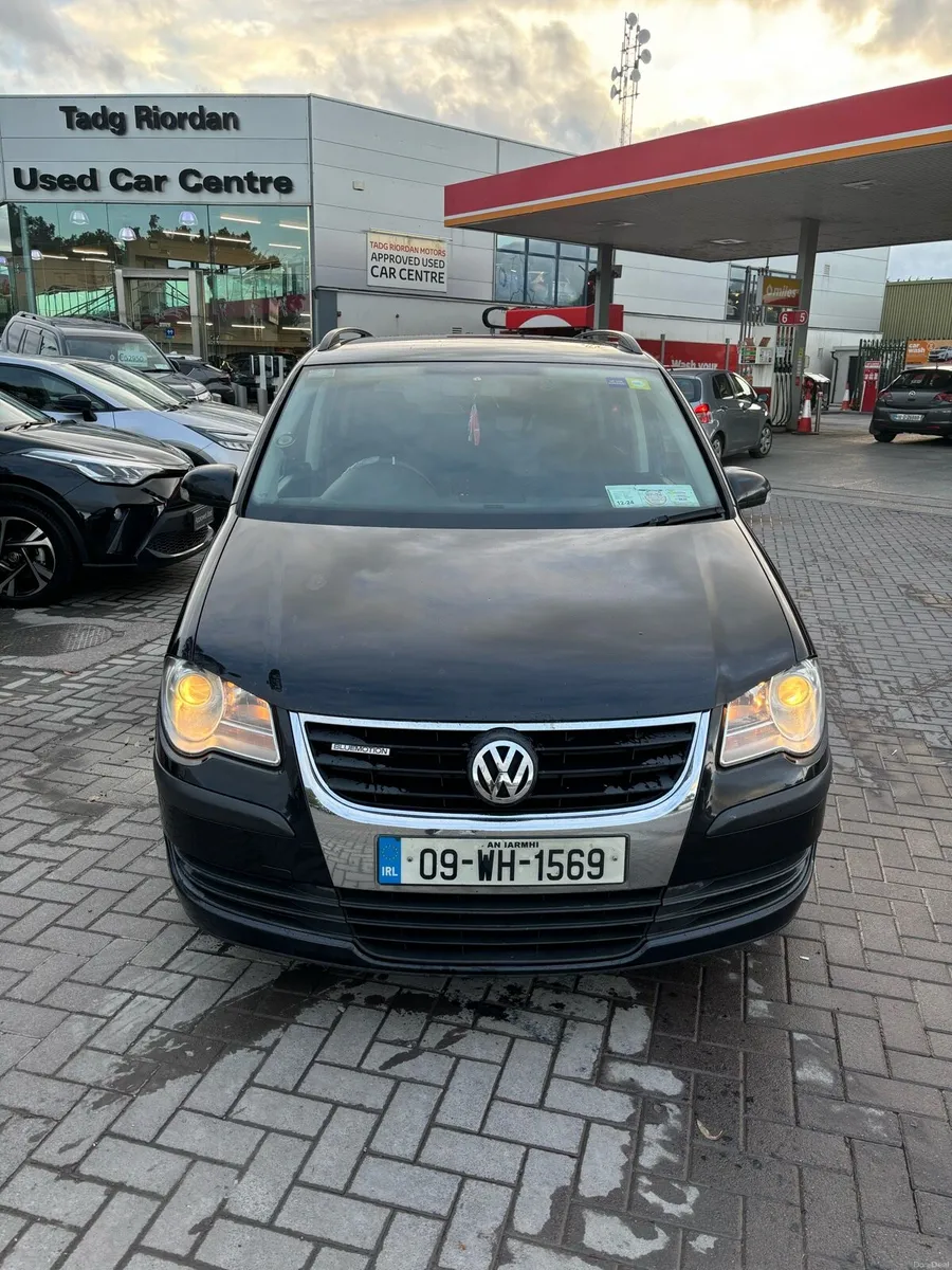 Vw touran 1.9 tdi manual 6 gear tax 04-26 nct - Image 1