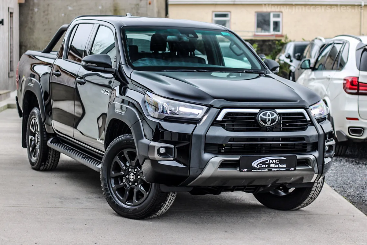 2026 TOYOTA HILUX INVINCIBLE X - Image 2