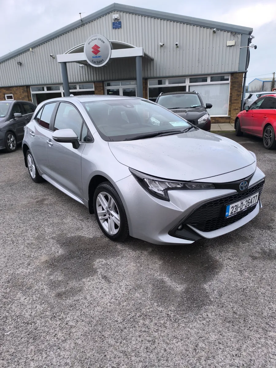 231 Toyota Corolla 1.8 Hybrid - Image 2