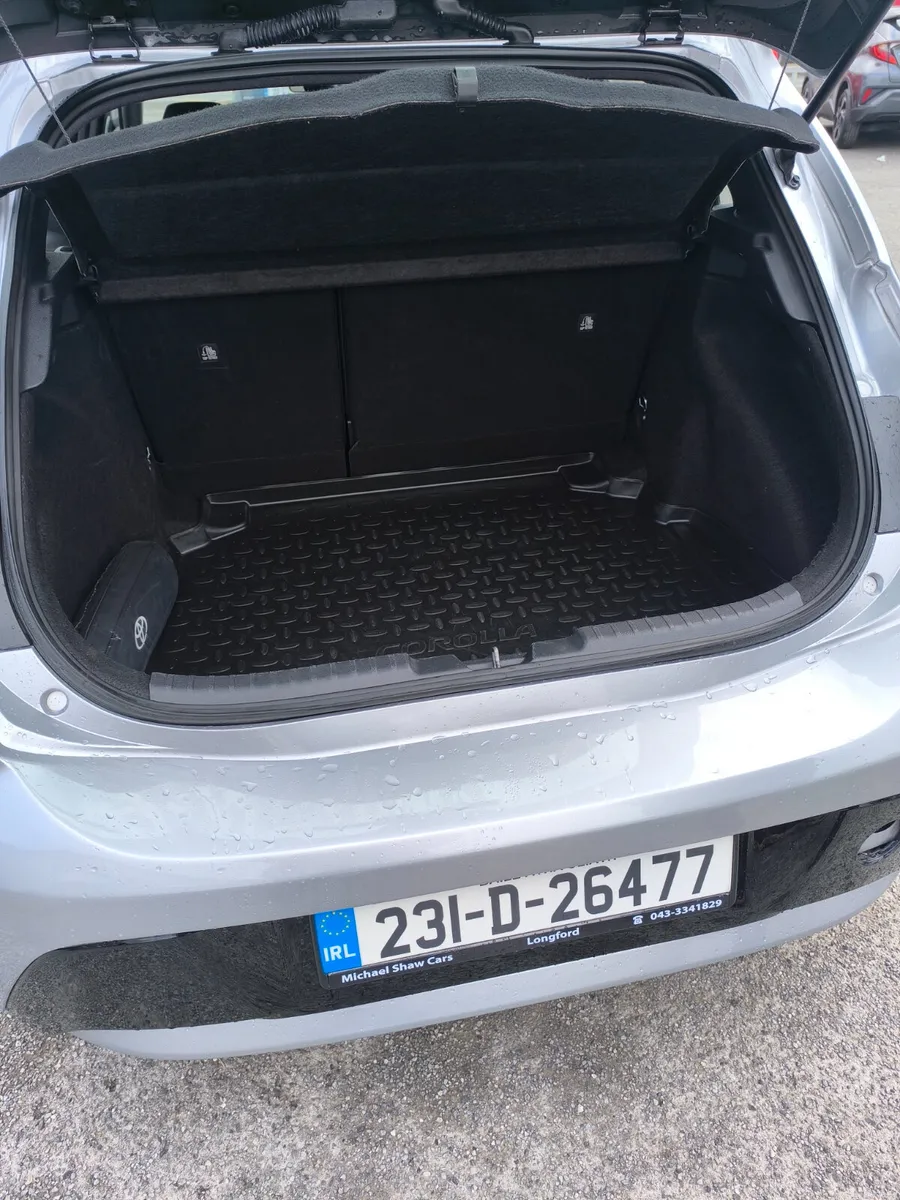 231 Toyota Corolla 1.8 Hybrid - Image 6