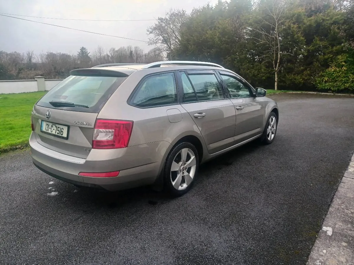 ***LOW KMS*** Skoda Octavia - Image 2