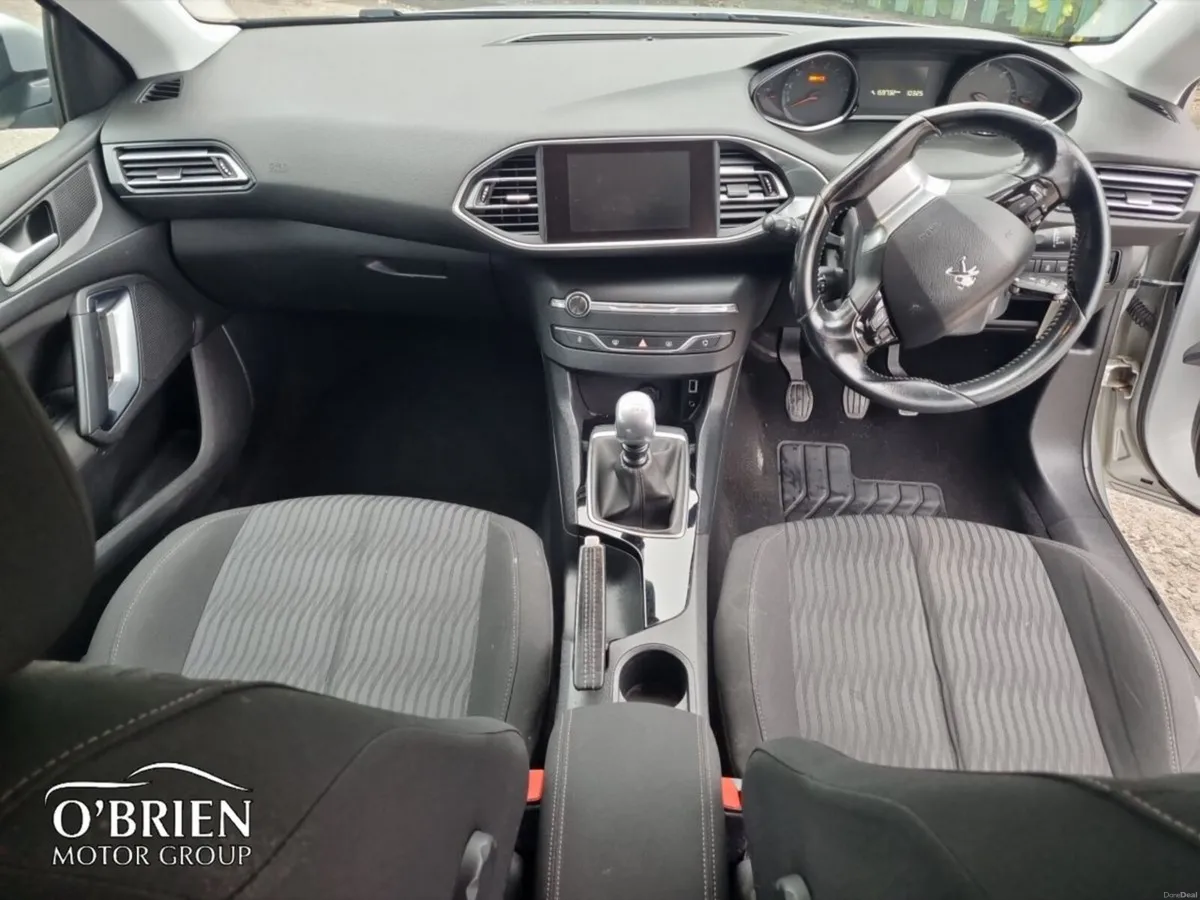 Peugeot 308 1.6 HDi 100bhp Active - Image 2