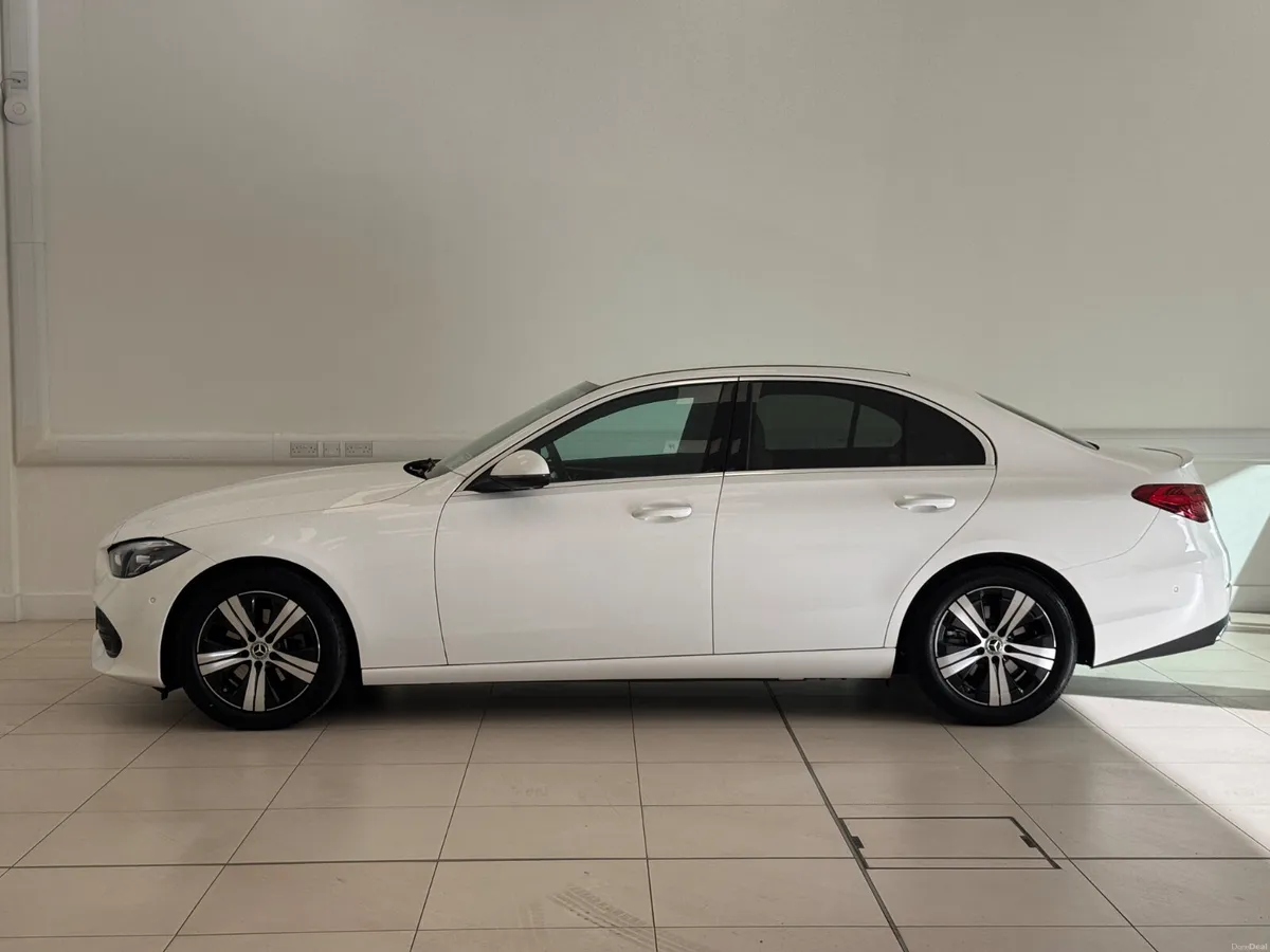 Mercedes-Benz C-Class 2025 - Image 4