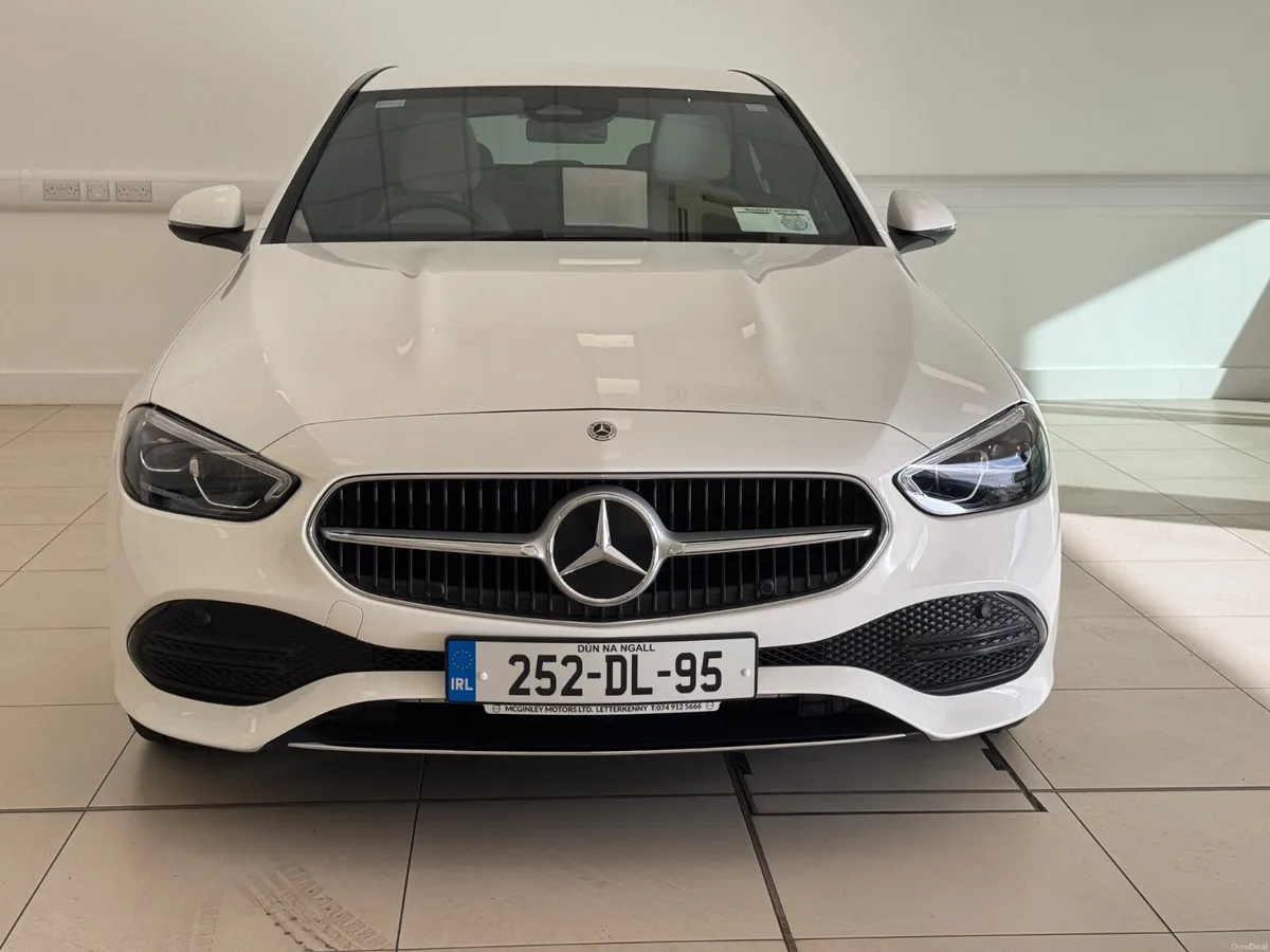 Mercedes-Benz C-Class 2025 - Image 2