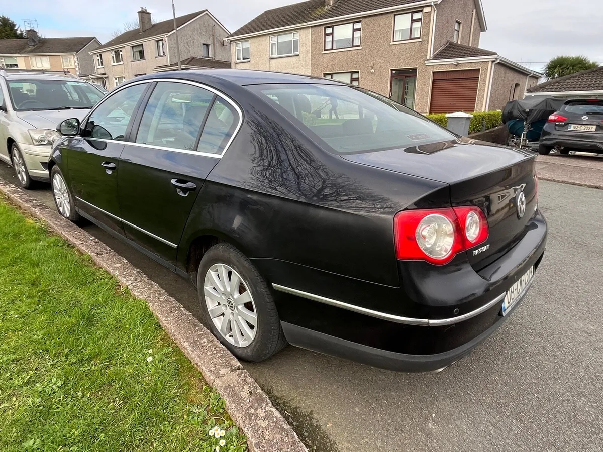 VW Passat DSL 6speed 2owner Black - Image 3