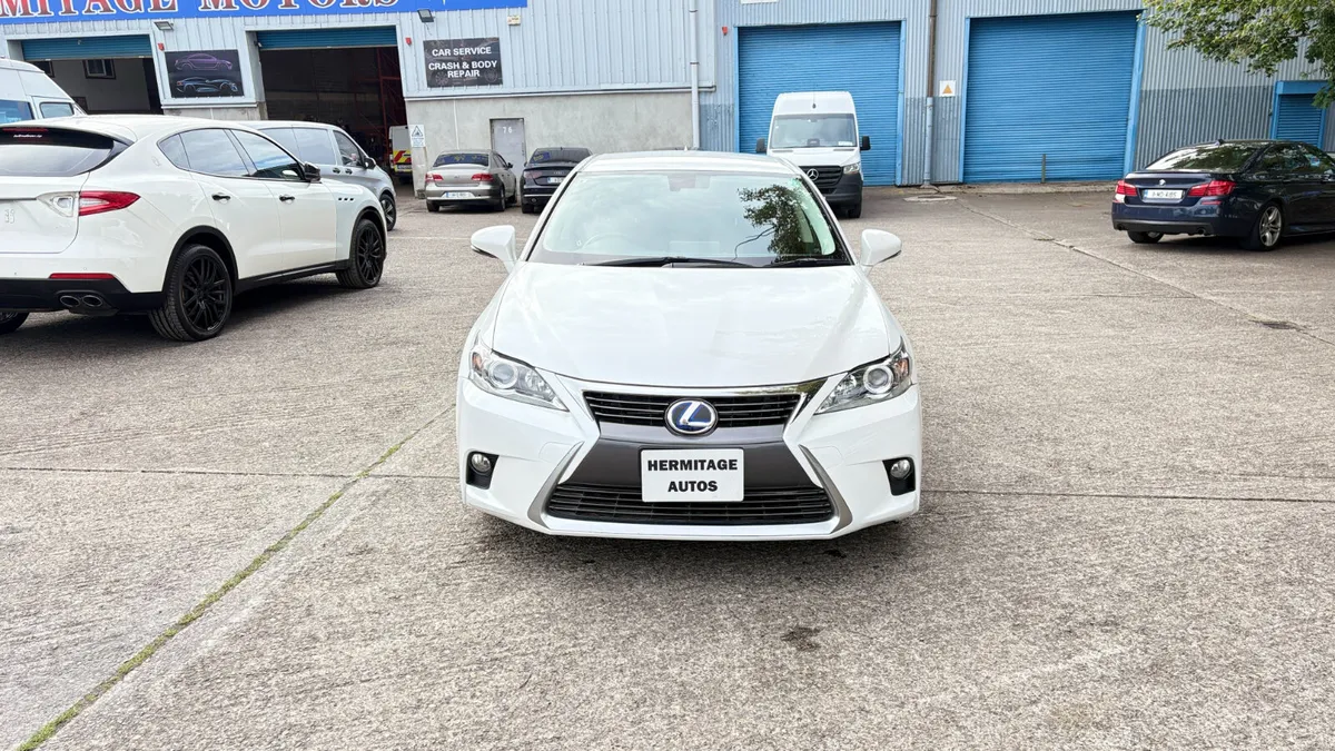 Lexus CT 1.8 Hybrid 2015 - Image 2