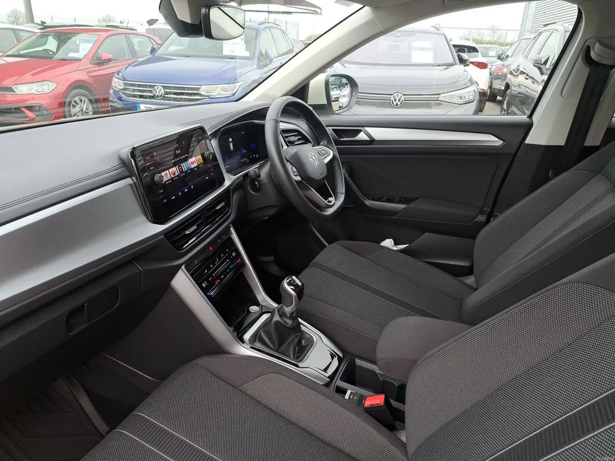 Volkswagen T-Roc LIFE PLUS 2.0TDI 116HP MANUAL - Image 2