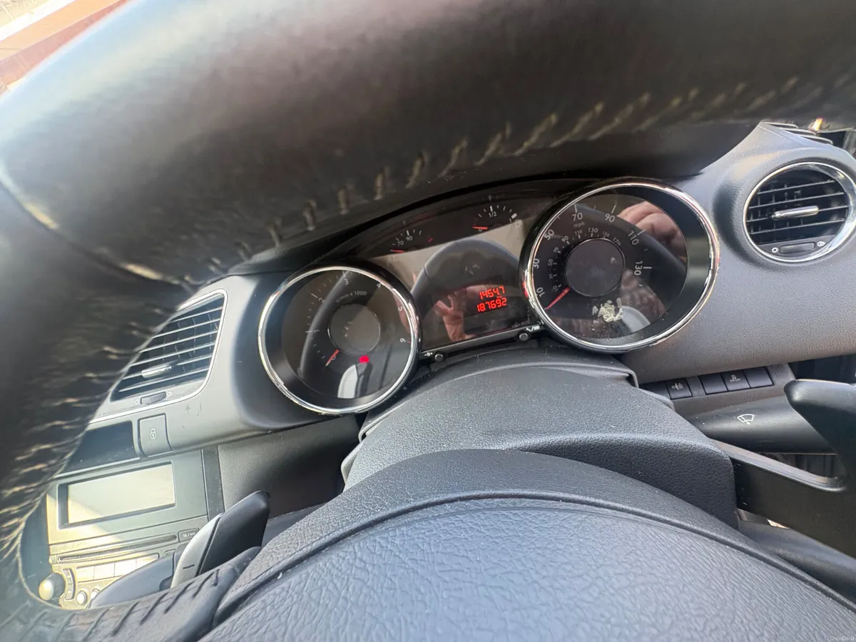 Peugeot 3008 2011 , 1.6 DIESEL AUTOMATIC - Image 4