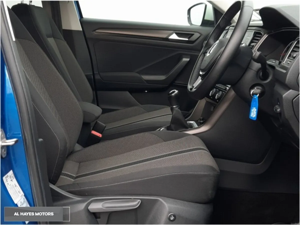 Volkswagen T-Roc **ONLY 36,910 KMS**HEATED SEATS** - Image 4