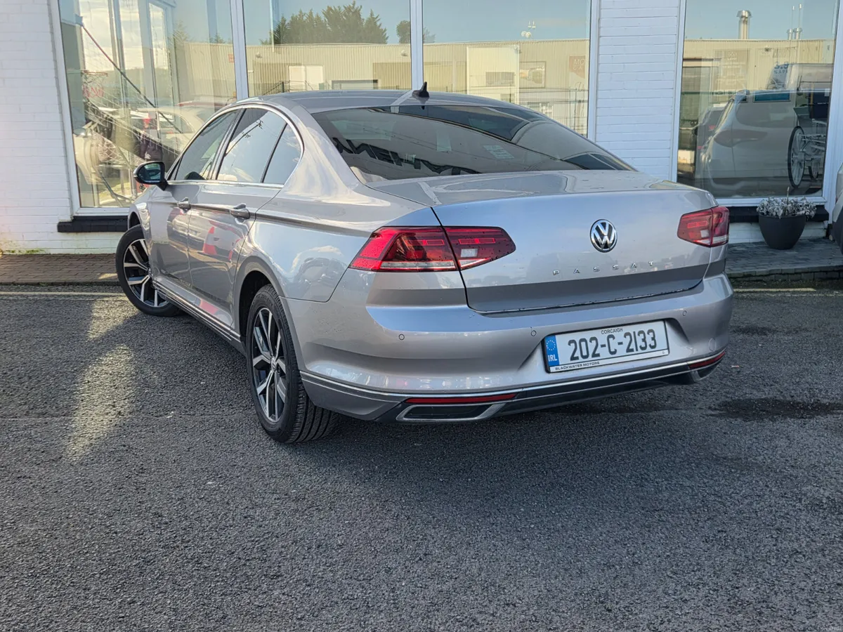 Volkswagen Passat 2020 - Image 2