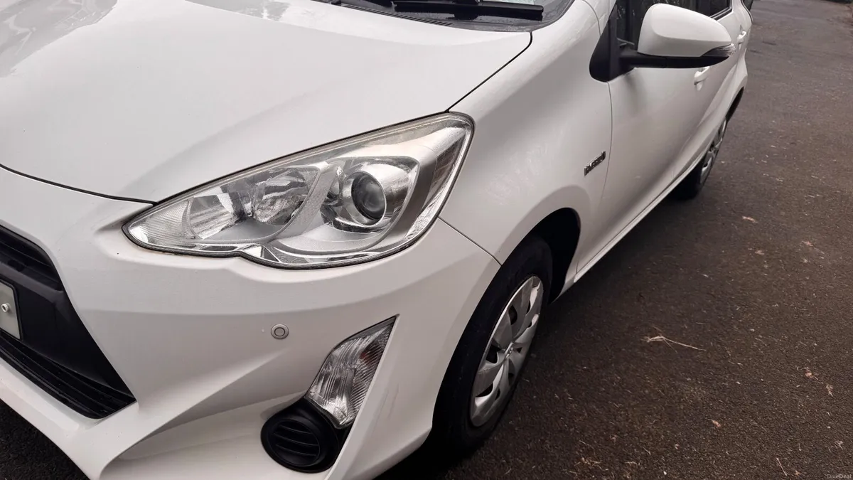 Toyota Aqua 2015 - Image 2