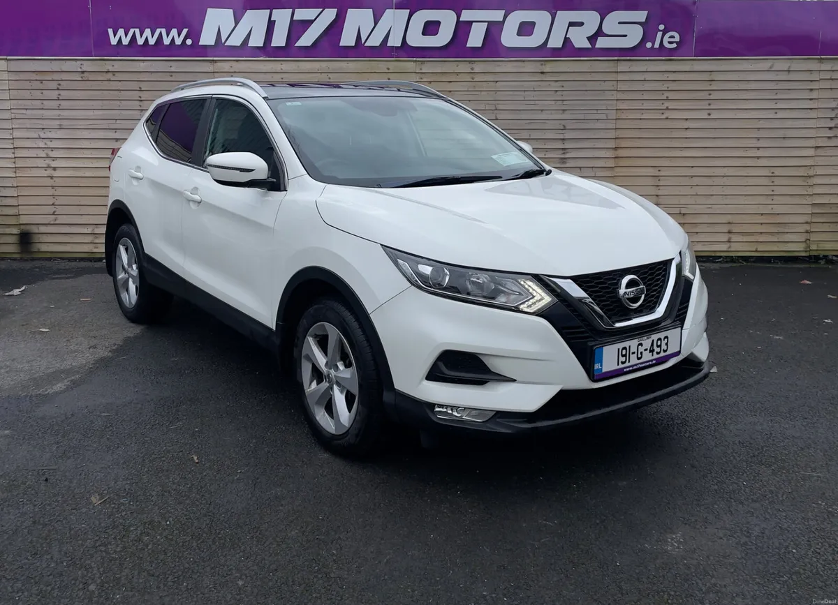 2019 Qashqai , Panoramic Roof, Manual - Image 3
