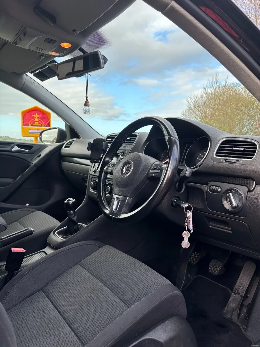 Volkswagen Golf 2011 - Image 2