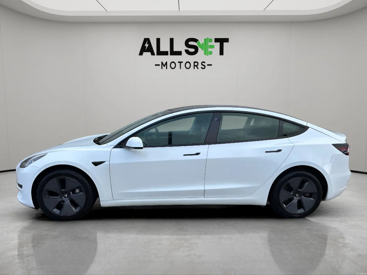 Tesla Model 3 2022 - Image 4