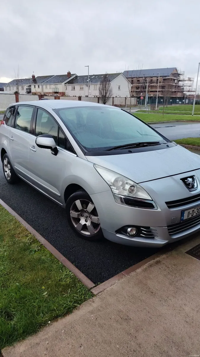 Peugeot 5008 2011 - Image 1