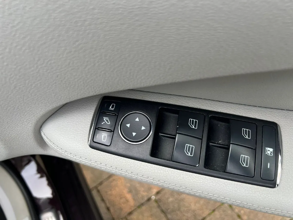 Mercedes-Benz E-Class 2009 - Image 3