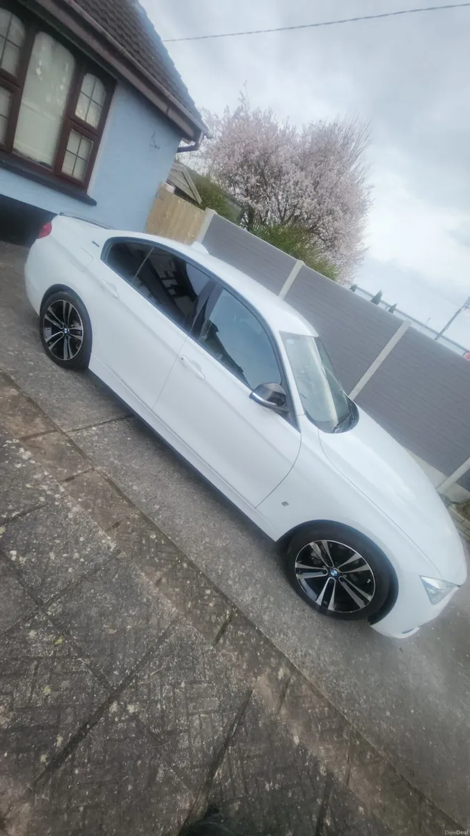 BMW 3-Series 2017 - Image 3