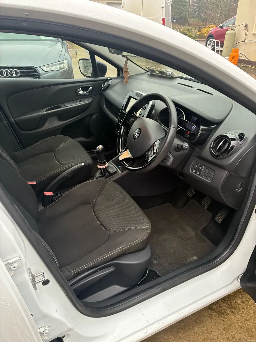 161 Renault Clio 1.1L Petrol Dynamique Nav - Image 4