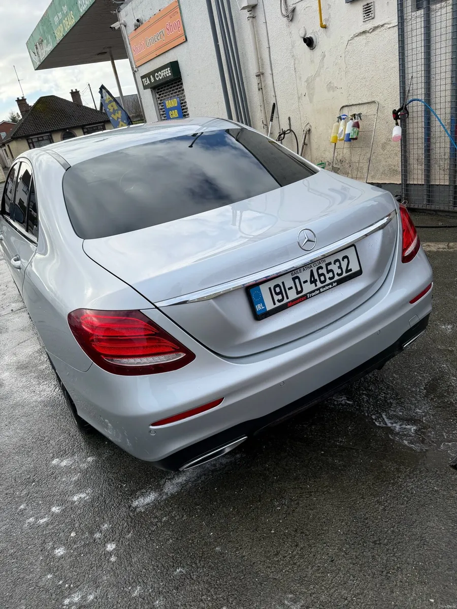 Mercedes E220d AMG line Avantgarde - Image 4