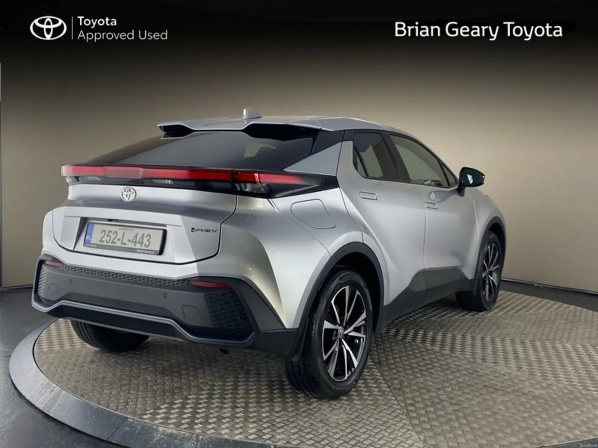Toyota C-HR Plug in Hybrid Sport - Image 2