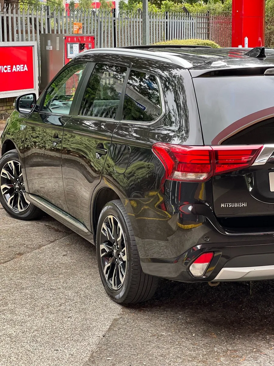 Mitsubishi Outlander 2.0 Petrol Plug-in-hybrid - Image 4