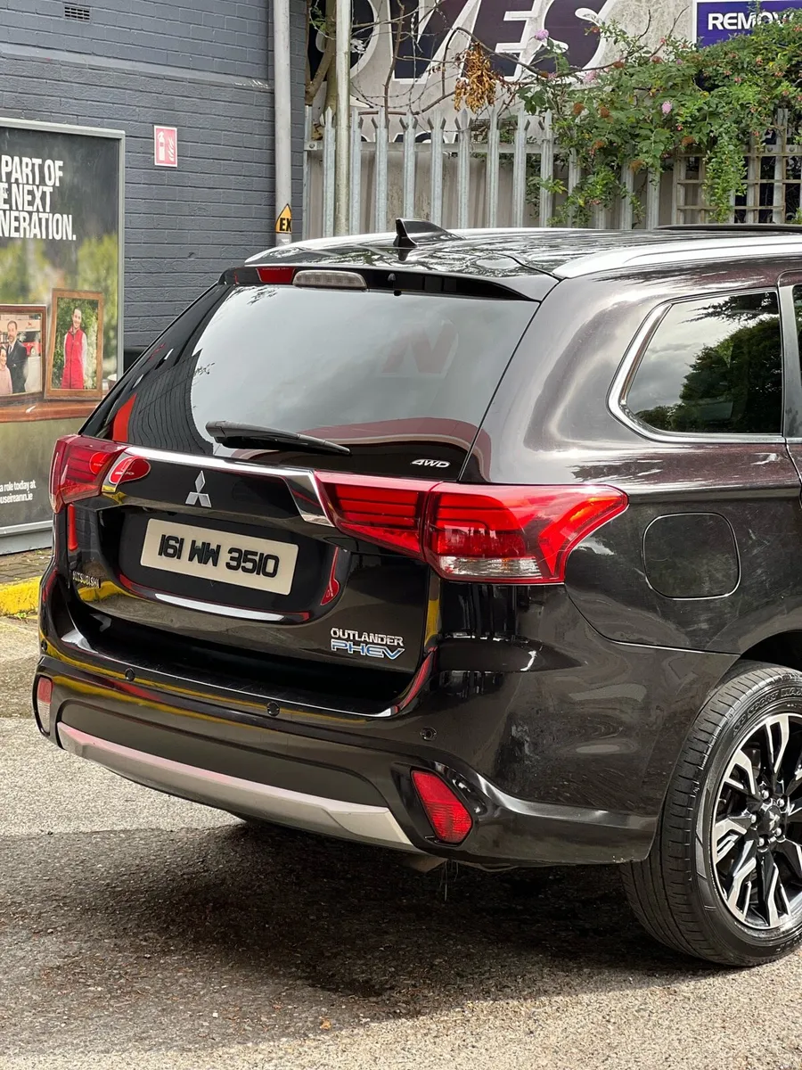 Mitsubishi Outlander 2.0 Petrol Plug-in-hybrid - Image 2