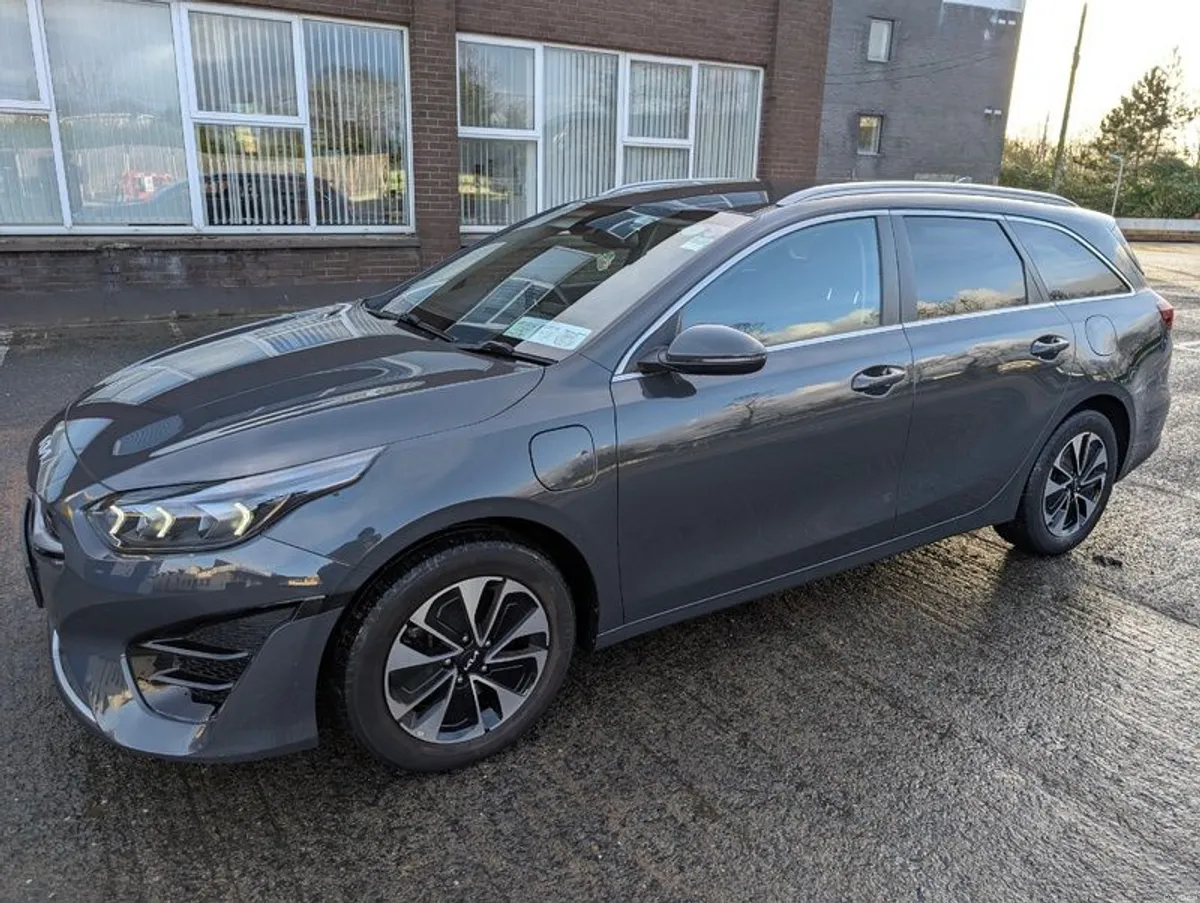 Kia Ceed Plug-in Hybrid 1.6 GDi | 2022 Facelift | Low Mileage - Image 3