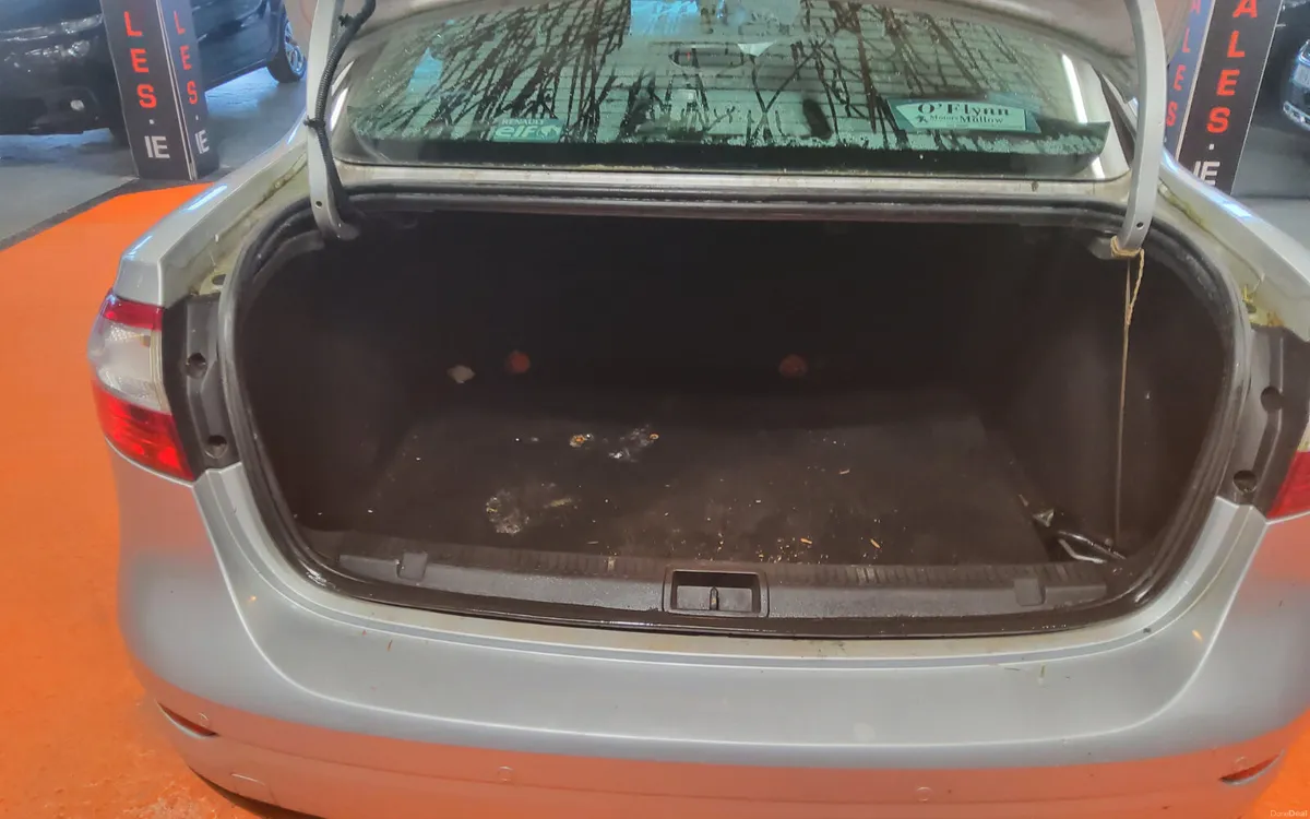 Renault Fluence 2012 - Image 4