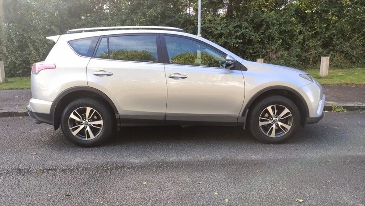 2017 Toyota Rav4 - Image 3