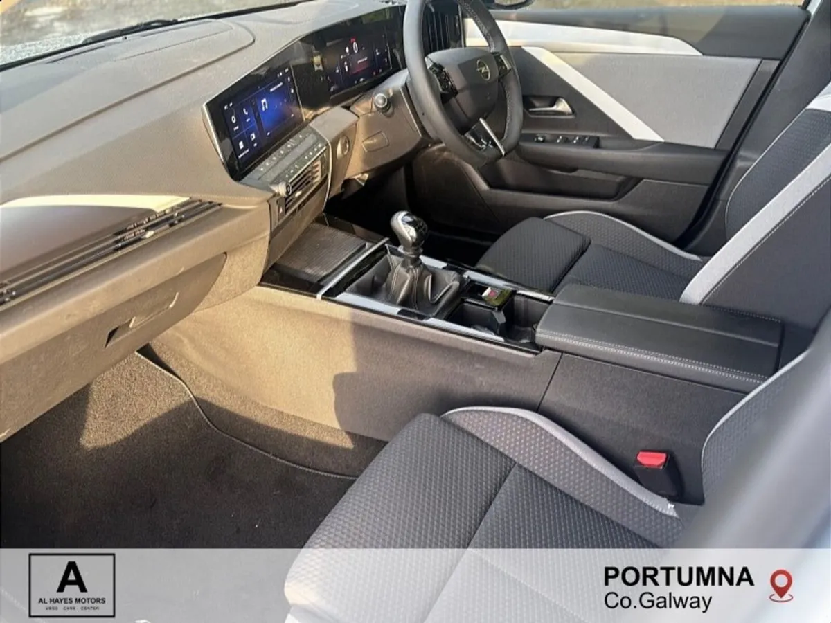 Opel Astra Elegance 1.2 Turbo 110PS Petrol 6 Speed - Image 4