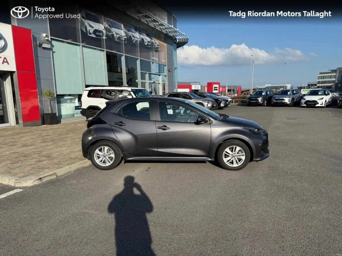 Toyota Yaris HYBRID LUNA 4DR AUTO - Image 3