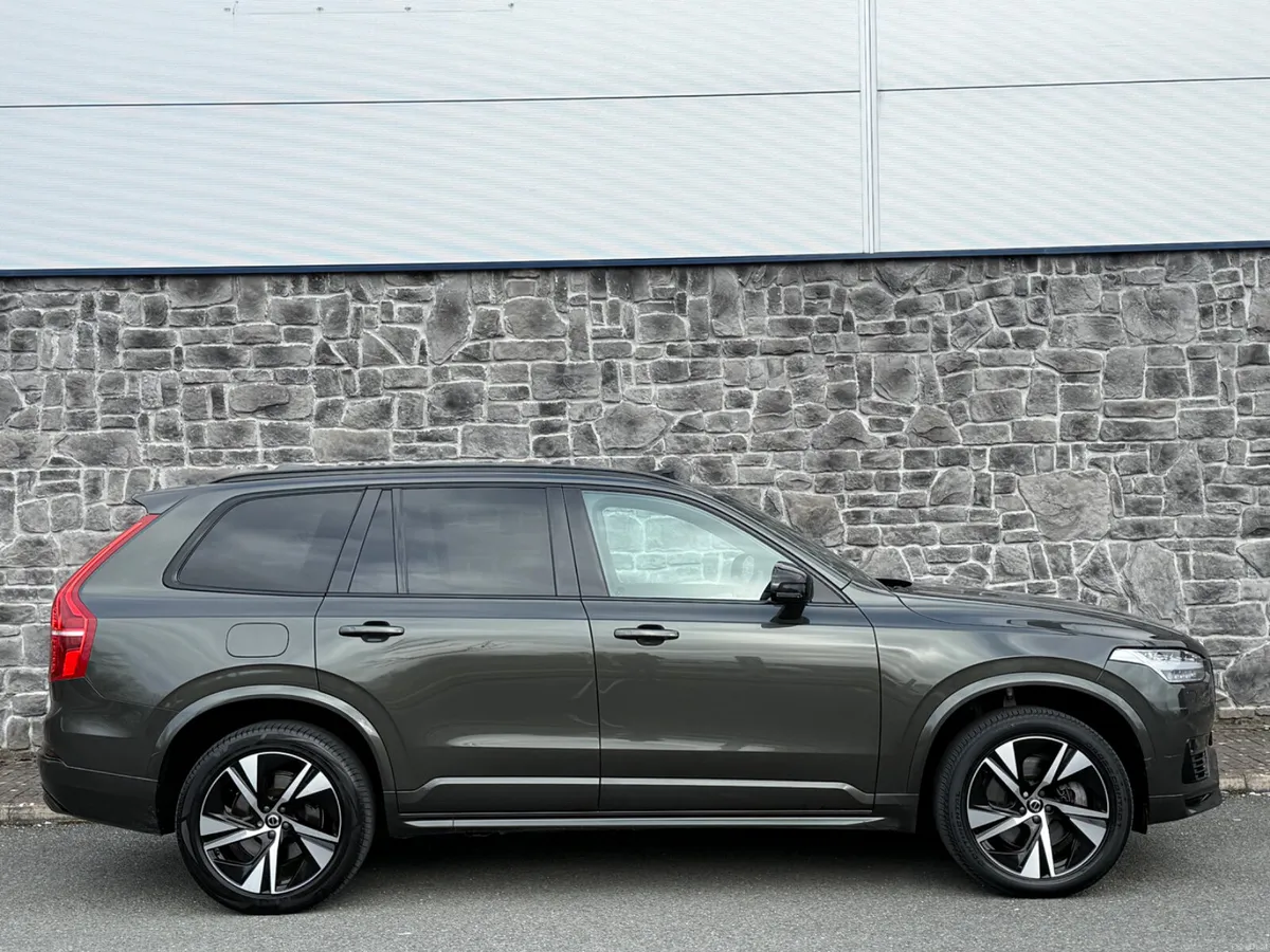 2022 Volvo XC90 R-Design PRO DARK 7 Seat T8 455hp - Image 4