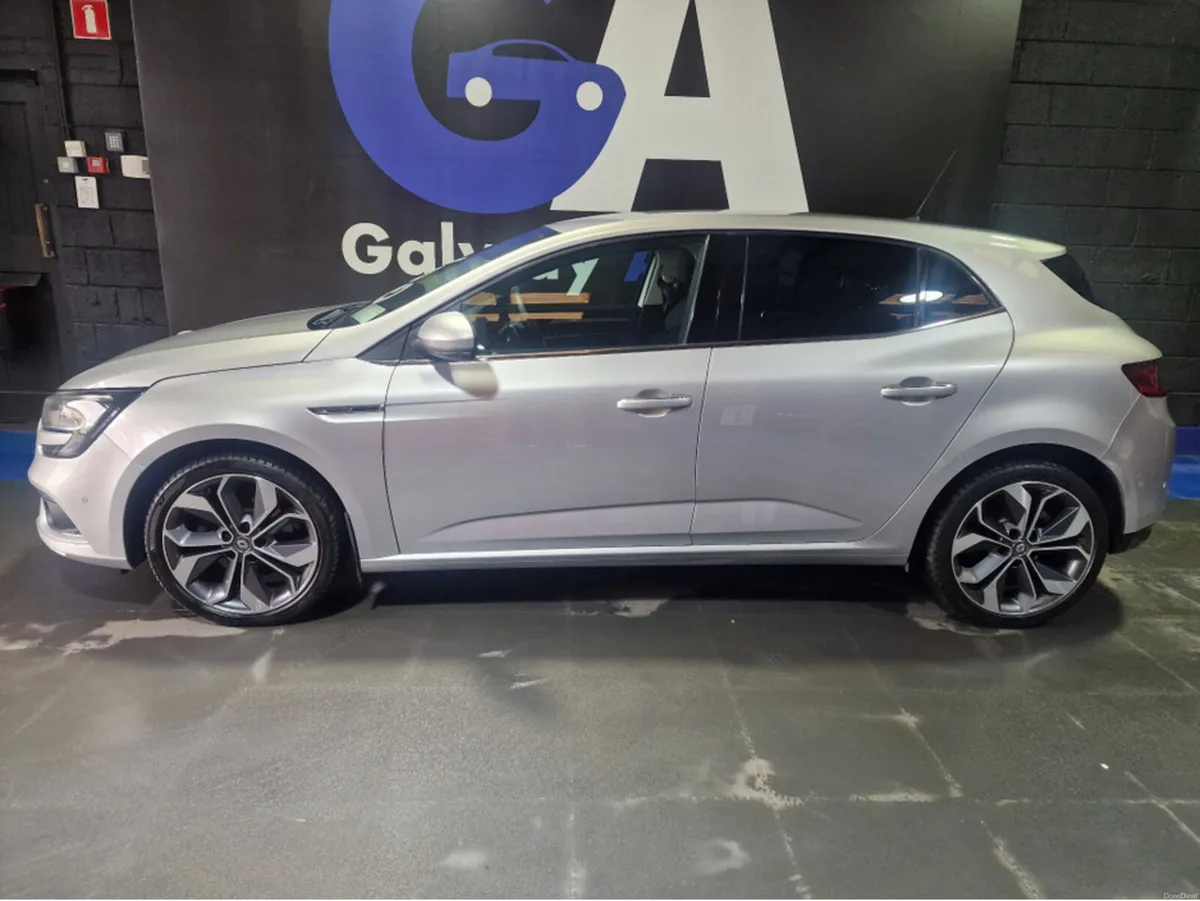 Renault Megane SIGNATURE NAV 1.6DCI **LOW MILAGE** - Image 5