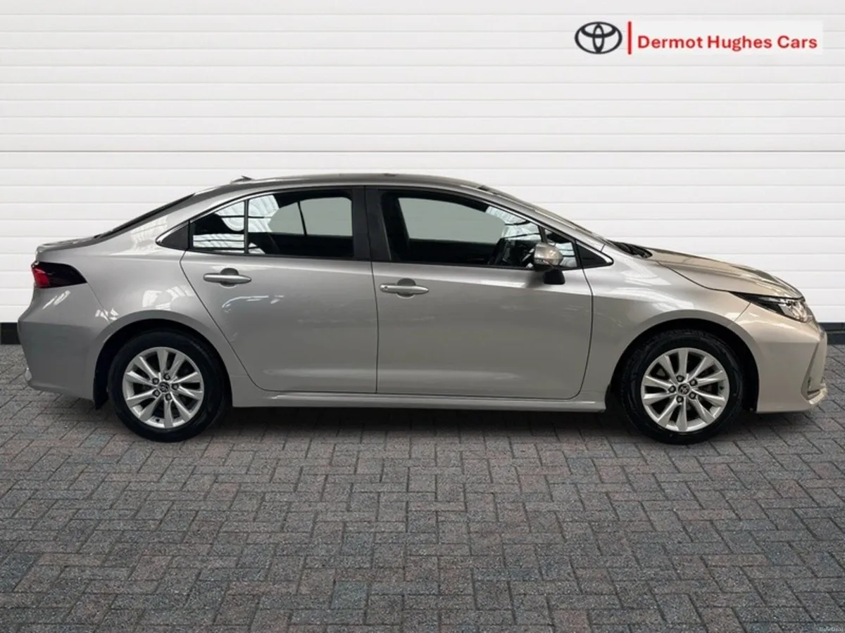 Toyota Corolla LUNA SALOON AUTO HYBRID - Image 3