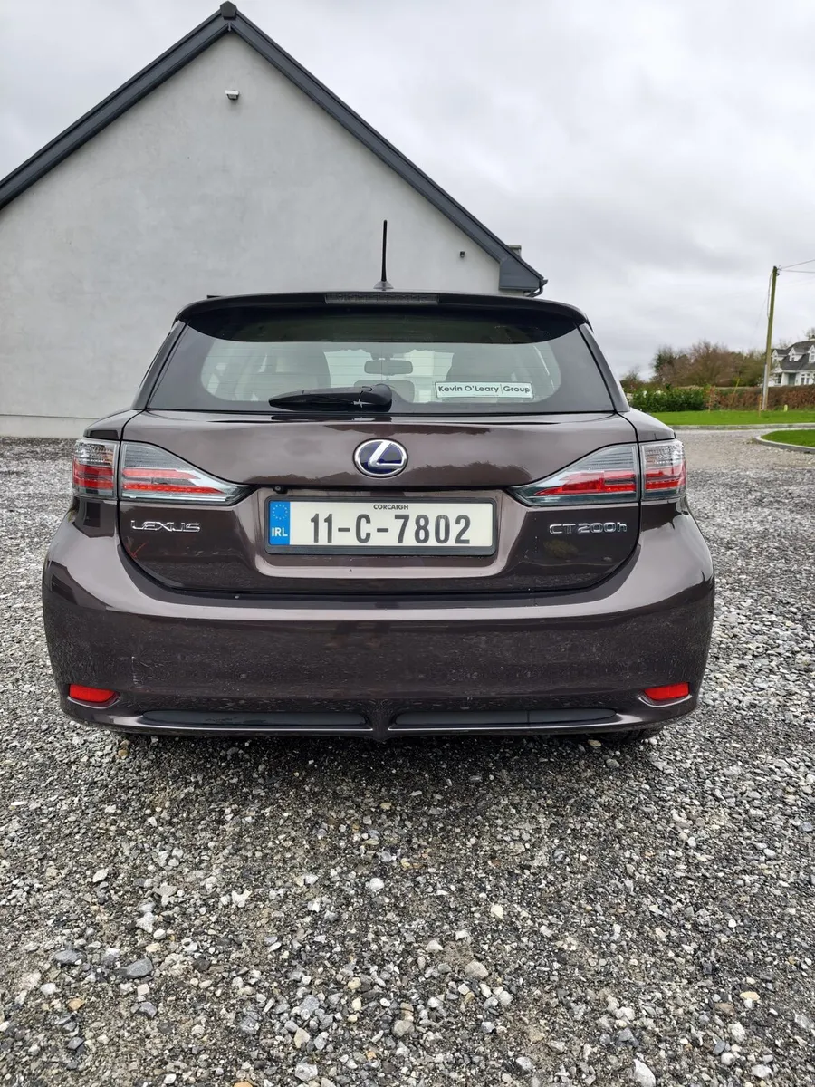 Lexus hybrid - Image 3