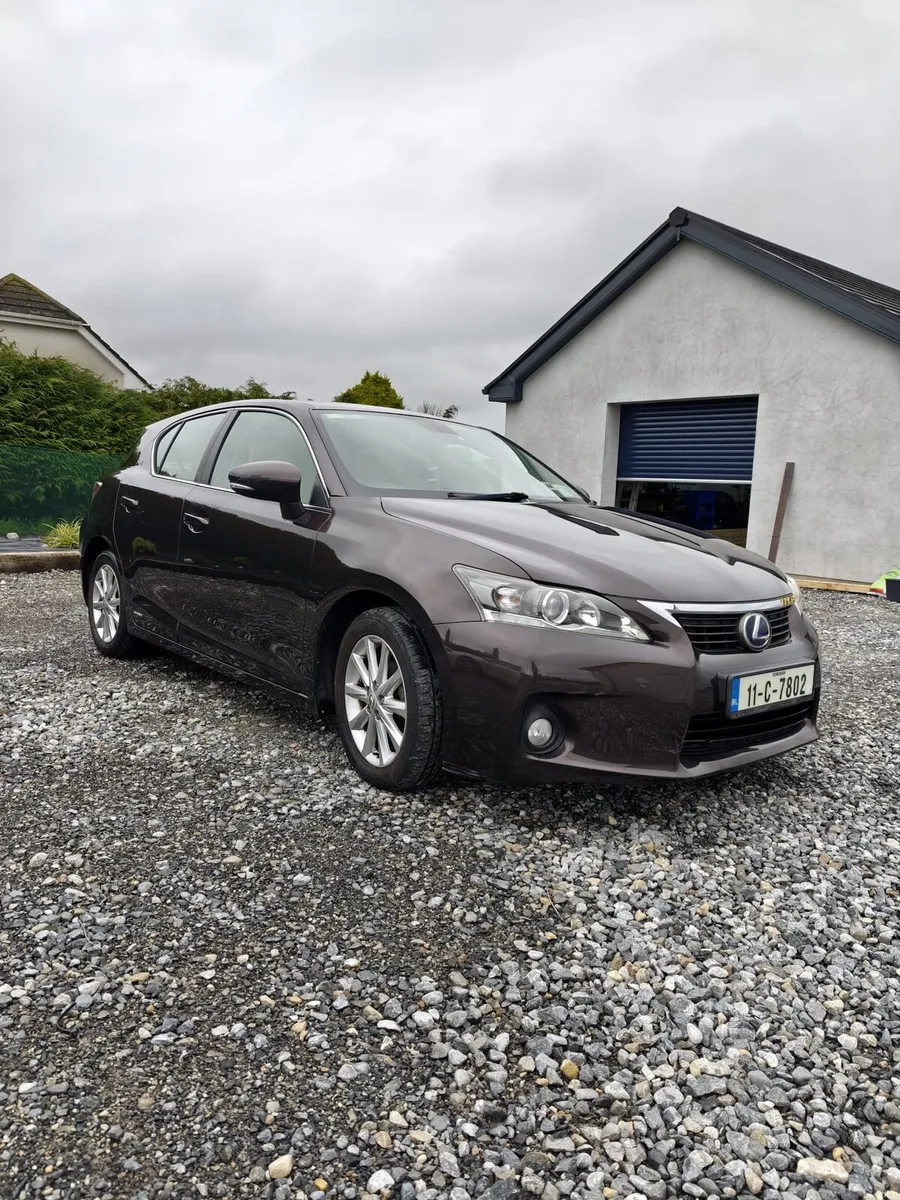 Lexus hybrid - Image 1