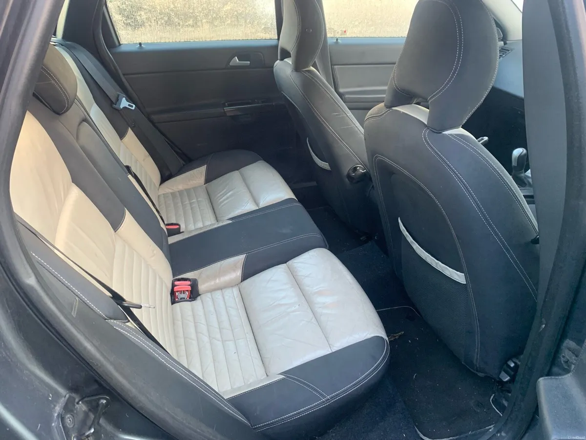 2011 VOLVO R DESIGN Diesel - Image 2