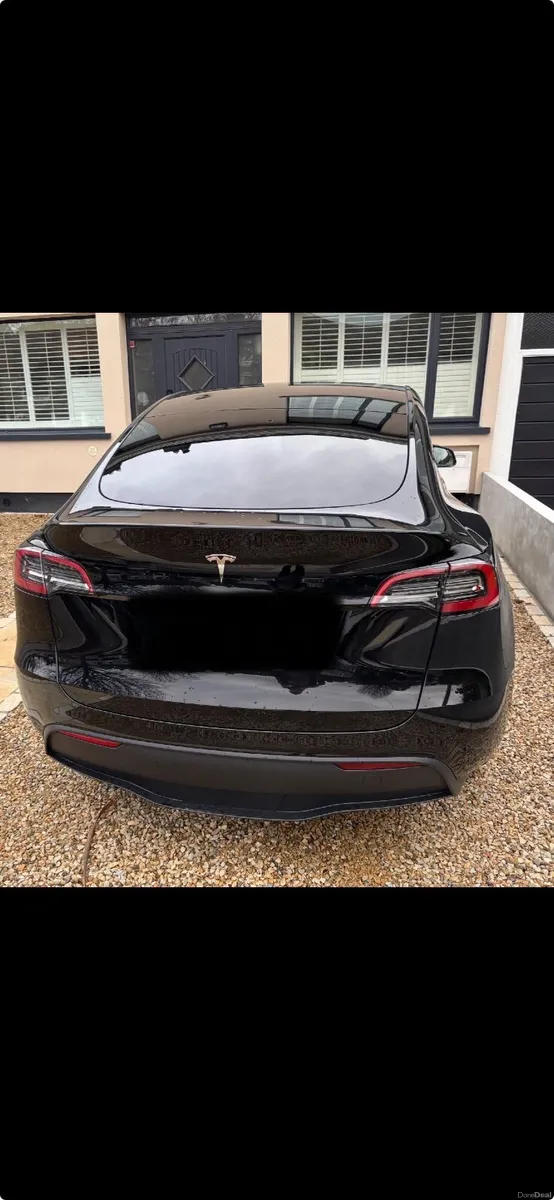 Tesla Model Y 2023 - Image 4