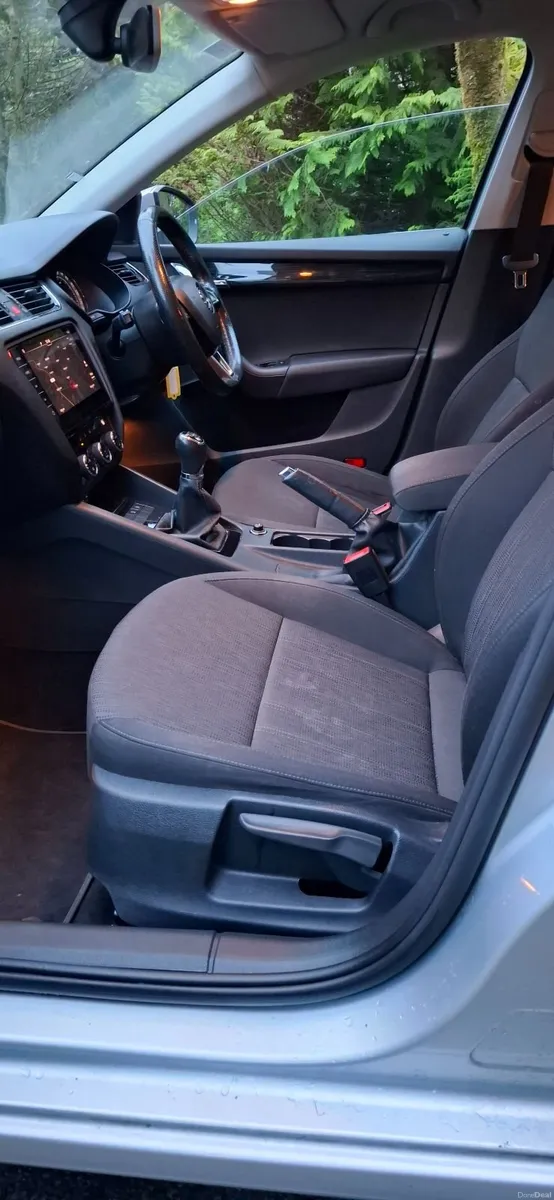 172 Skoda Octavia ,2lt Diesel, FSH, NCT 7/27 - Image 4