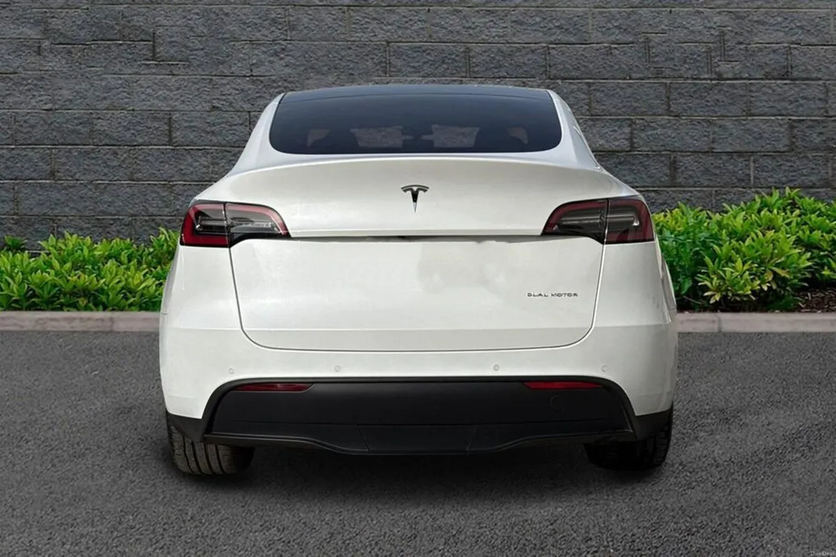 241 Tesla Model Y Long Range - Image 3