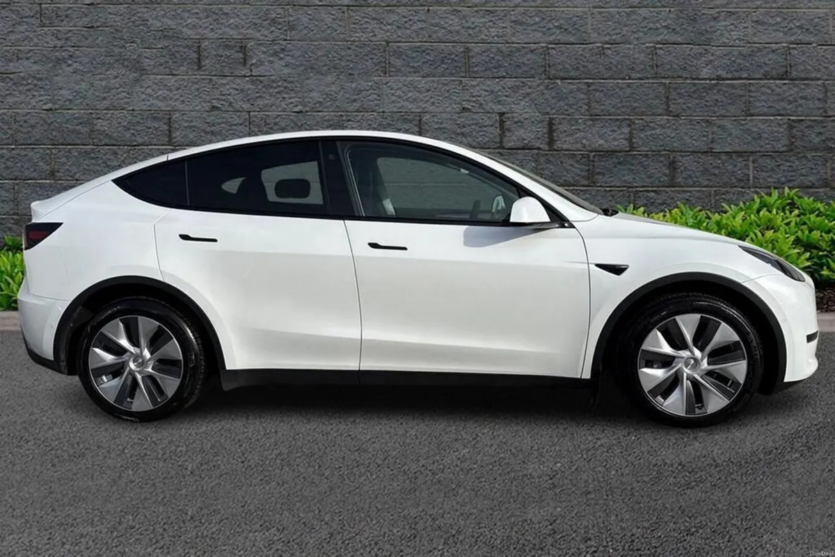 241 Tesla Model Y Long Range - Image 4