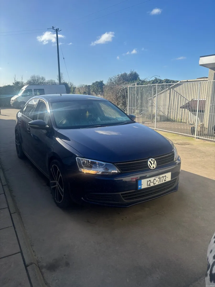 Volkswagen Jetta 2012 - Image 2