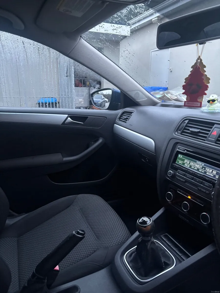 Volkswagen Jetta 2012 - Image 3